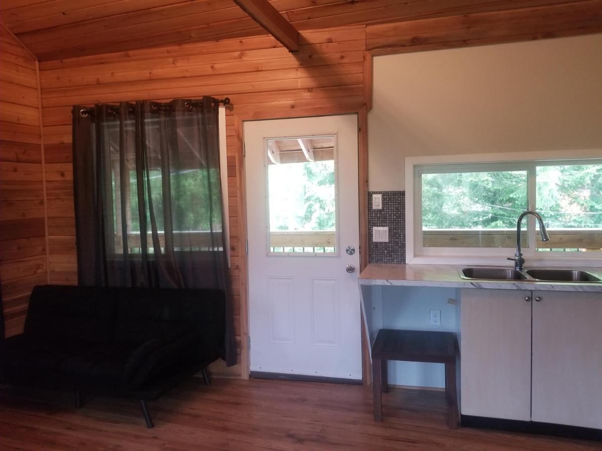 Noah's Ark Campground Revelstoke Bagian luar foto