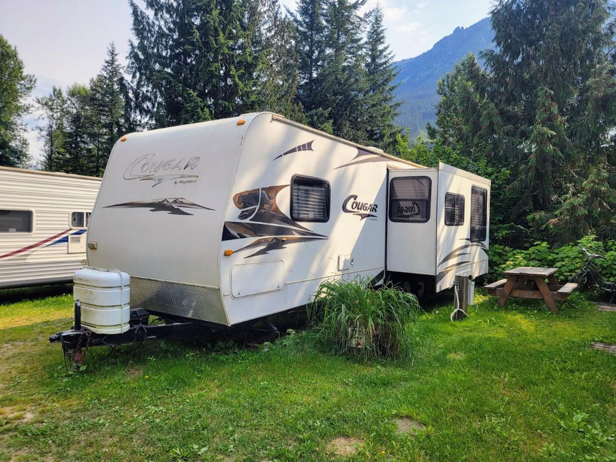 Noah's Ark Campground Revelstoke Bagian luar foto