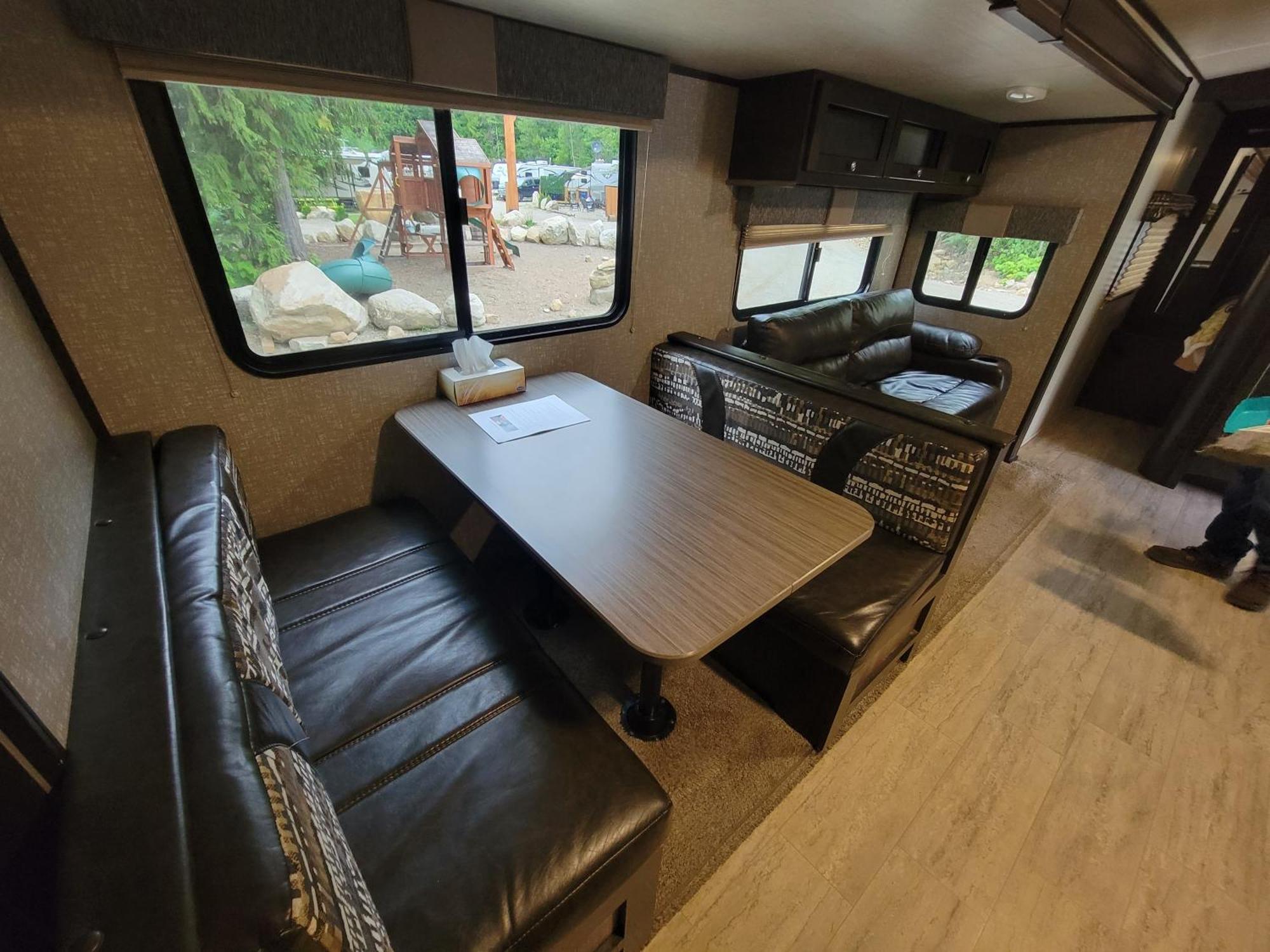 Noah's Ark Campground Revelstoke Bagian luar foto