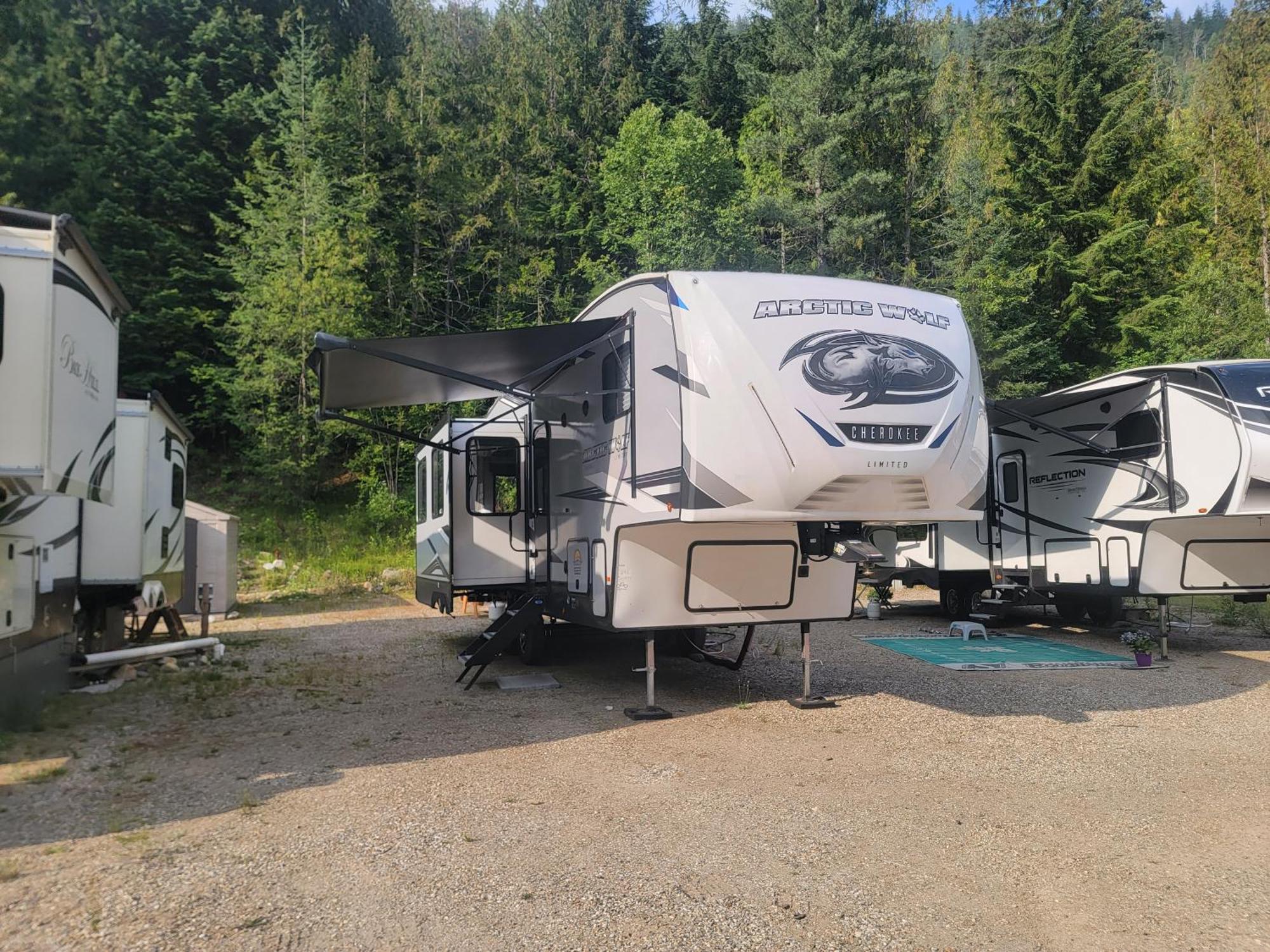 Noah's Ark Campground Revelstoke Bagian luar foto