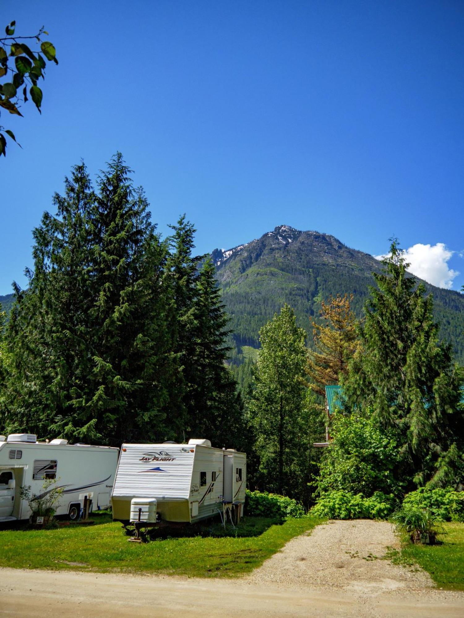 Noah's Ark Campground Revelstoke Bagian luar foto