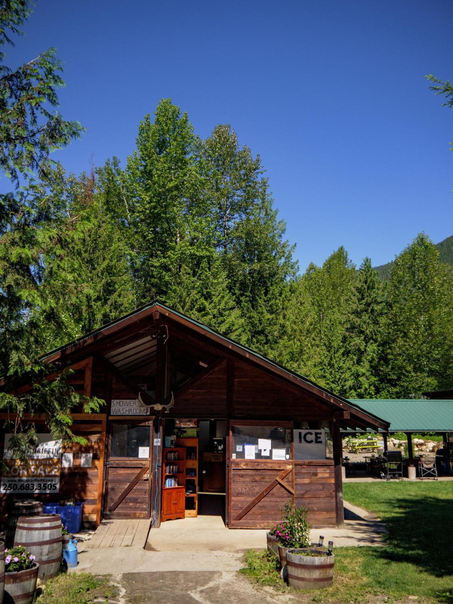 Noah's Ark Campground Revelstoke Bagian luar foto