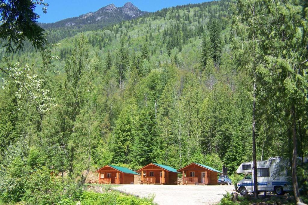 Noah's Ark Campground Revelstoke Bagian luar foto